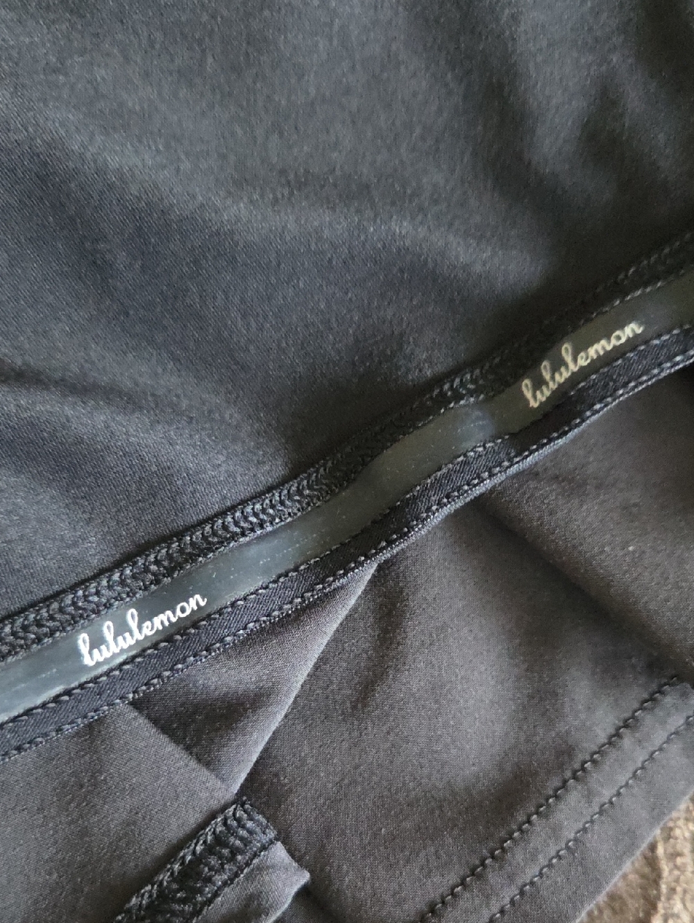 G458. Lululemon Run: Pace Setter Skirt in Black - Size 8 - Picture 11 of 11